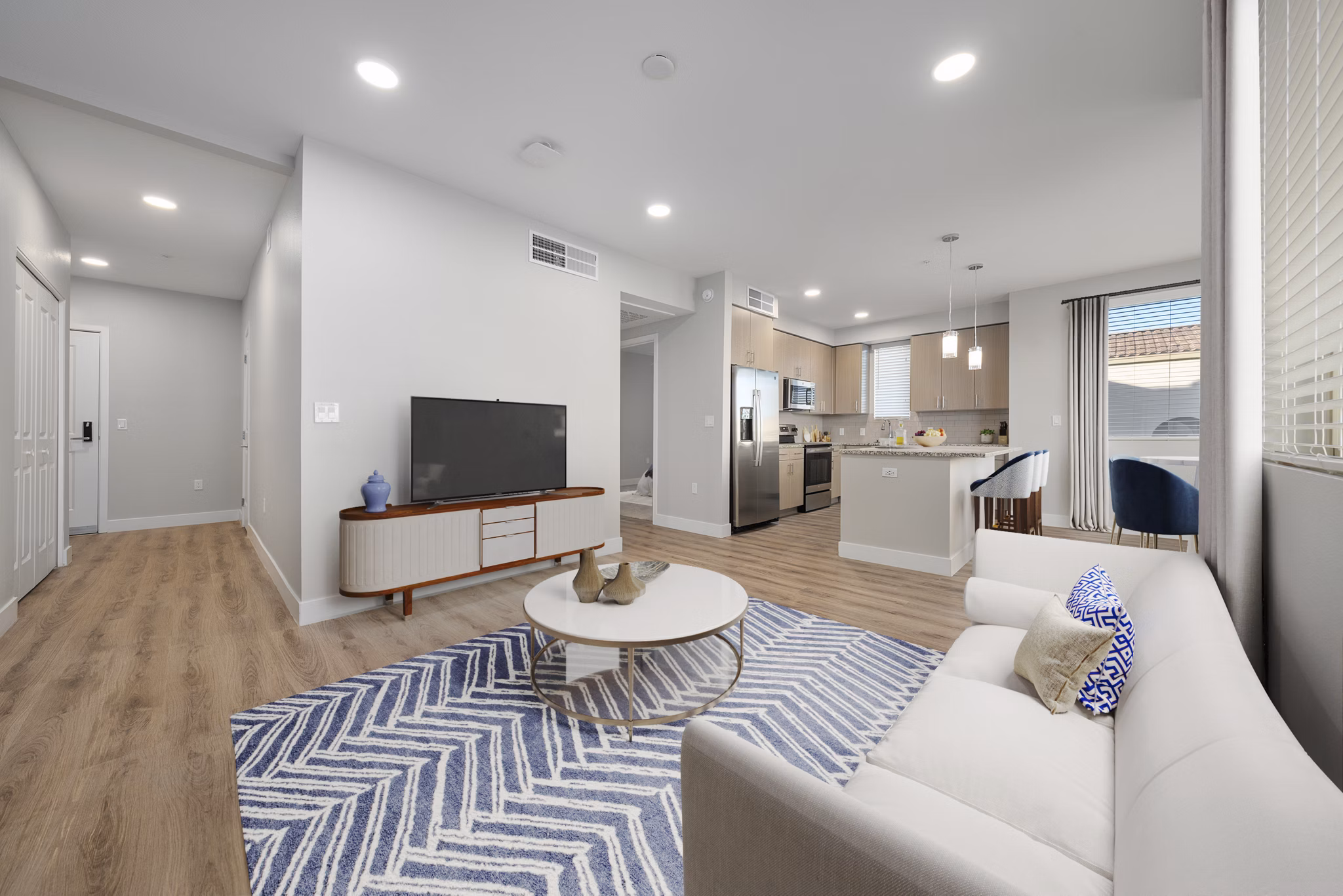 Spacious living room featuring modern decor at Album Marana Apartments