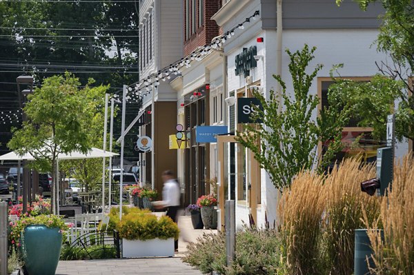 Darien Commons: Contemporary of luxury apartments in vibrant suburban Darien, enhancing upscale living for modern residents