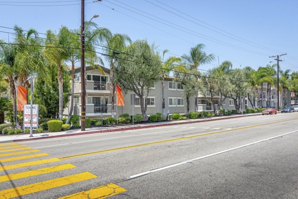 exterior at Towne at Glendale Apartments