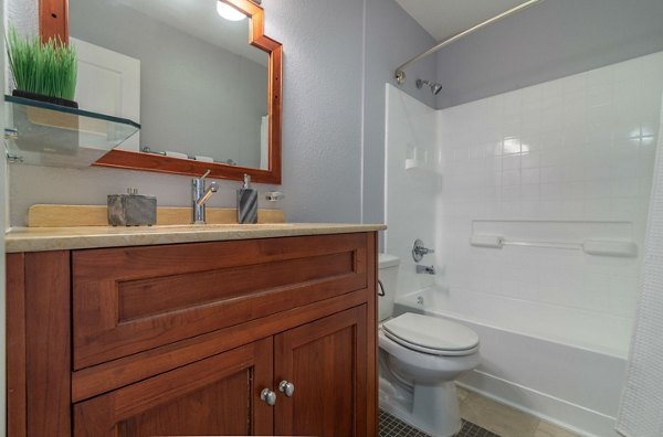 bathroom at Towne at Glendale Apartments
