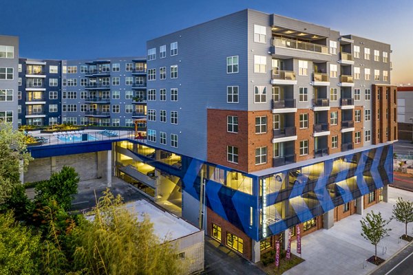 Broadstone SoBro: Contemporary luxury apartments with modern in Nashville