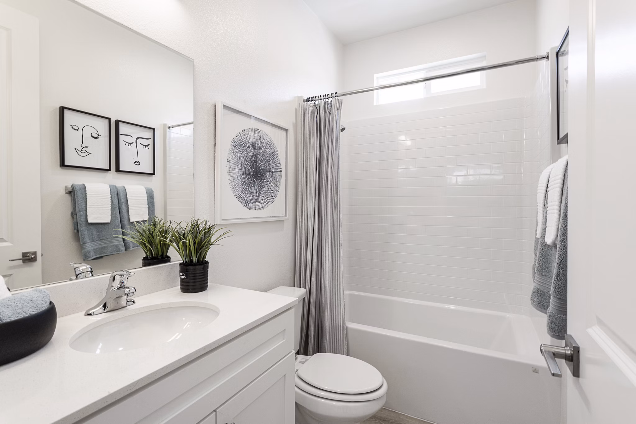 Modern bathroom with sleek fixtures in Vello Valley BTR Single Apartment Townhomes