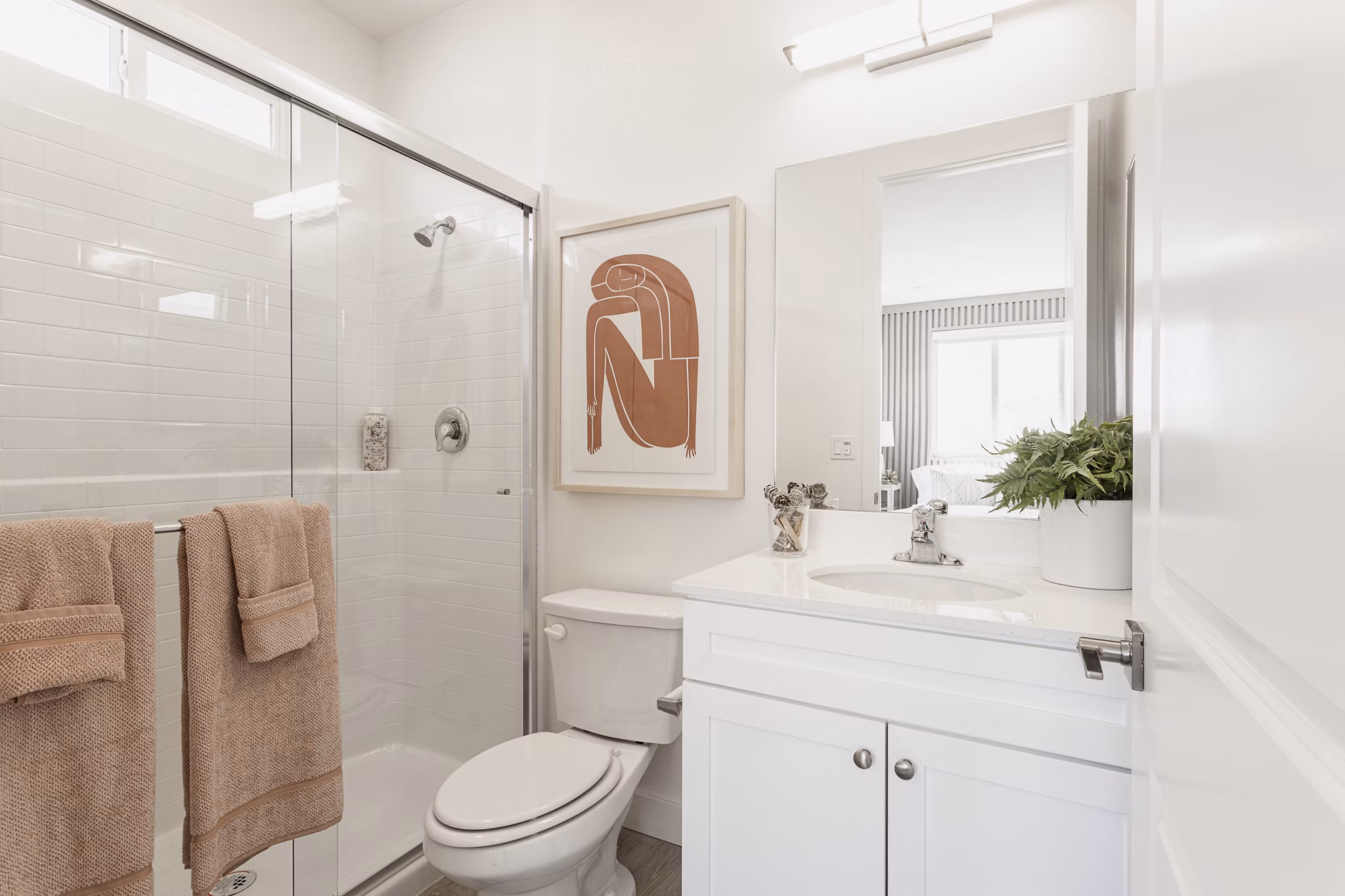 Vello Valley: Modern bathroom with elegant fixtures in single apartment townhomes