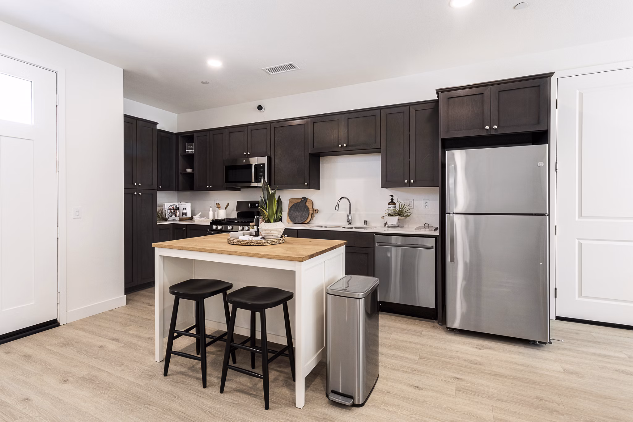 Open-concept kitchen with sleek countertops at Vello Valley BTR Single Apartment Townhomes