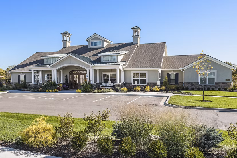 Savannah West Apartments: Elegant of luxury apartments in a quiet Kansas City neighborhood