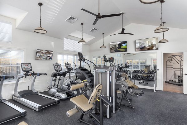 fitness center at Savannah West Apartments