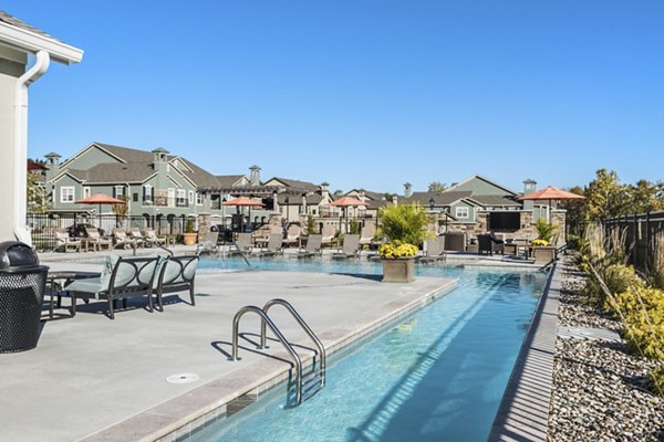 pool at Savannah West Apartments