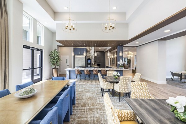 Album Huntersville Apartments: Stylish clubhouse with modern amenities in Huntersville