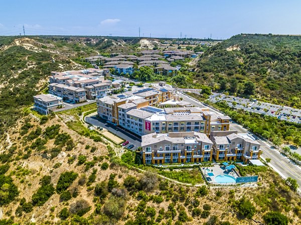 Altura Apartments: Sleek modern of luxury high-rise in urban setting