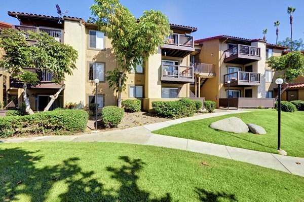Bella Terra Apartments: Stylish luxury apartments with garden views in upscale neighborhood