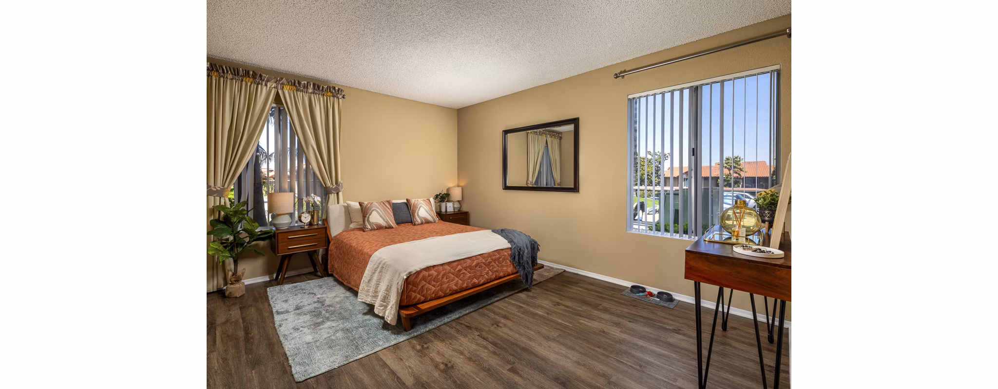 Bella Terra Apartments: Cozy bedroom with modern decor