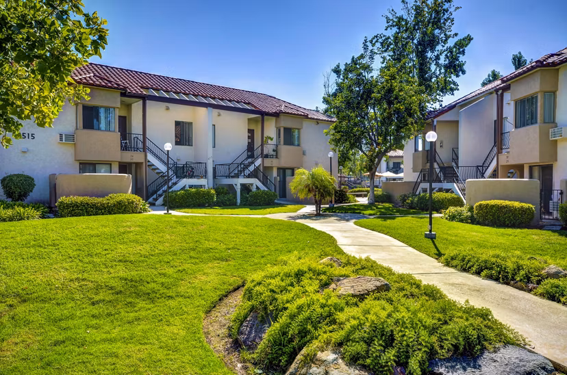 The Casas Apartments: Modern luxury apartment building in a vibrant neighborhood