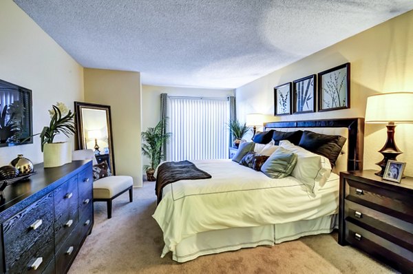 The Casas Apartments: Cozy bedroom with stylish decor and natural lighting, ideal for luxury living