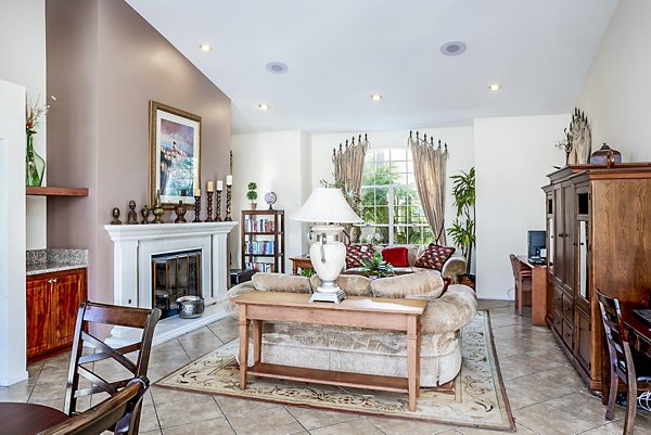 Central Park Apartments: Modern clubhouse with comfortable seating and stylish decor