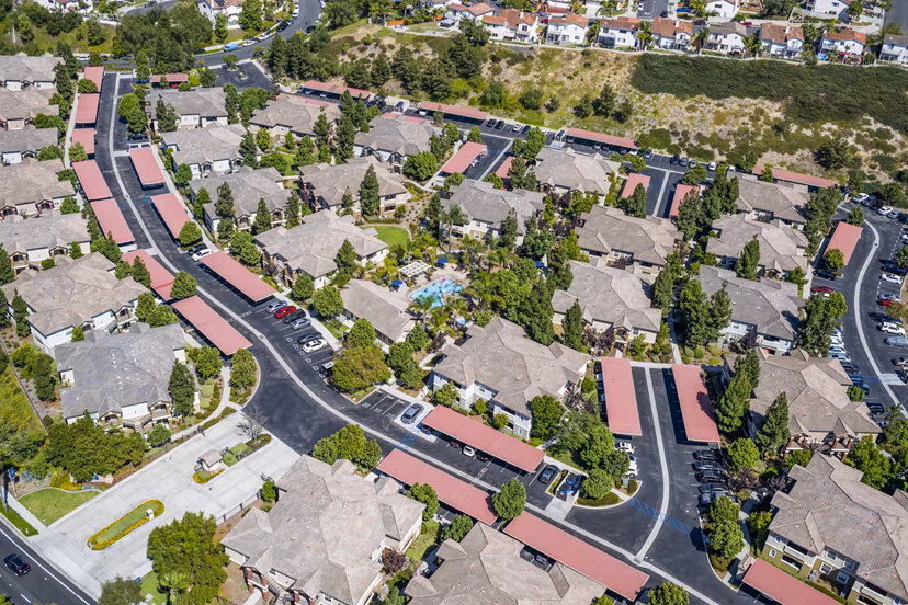 The Landing at Ocean View Hills: Elegant building of luxury apartments near the coast