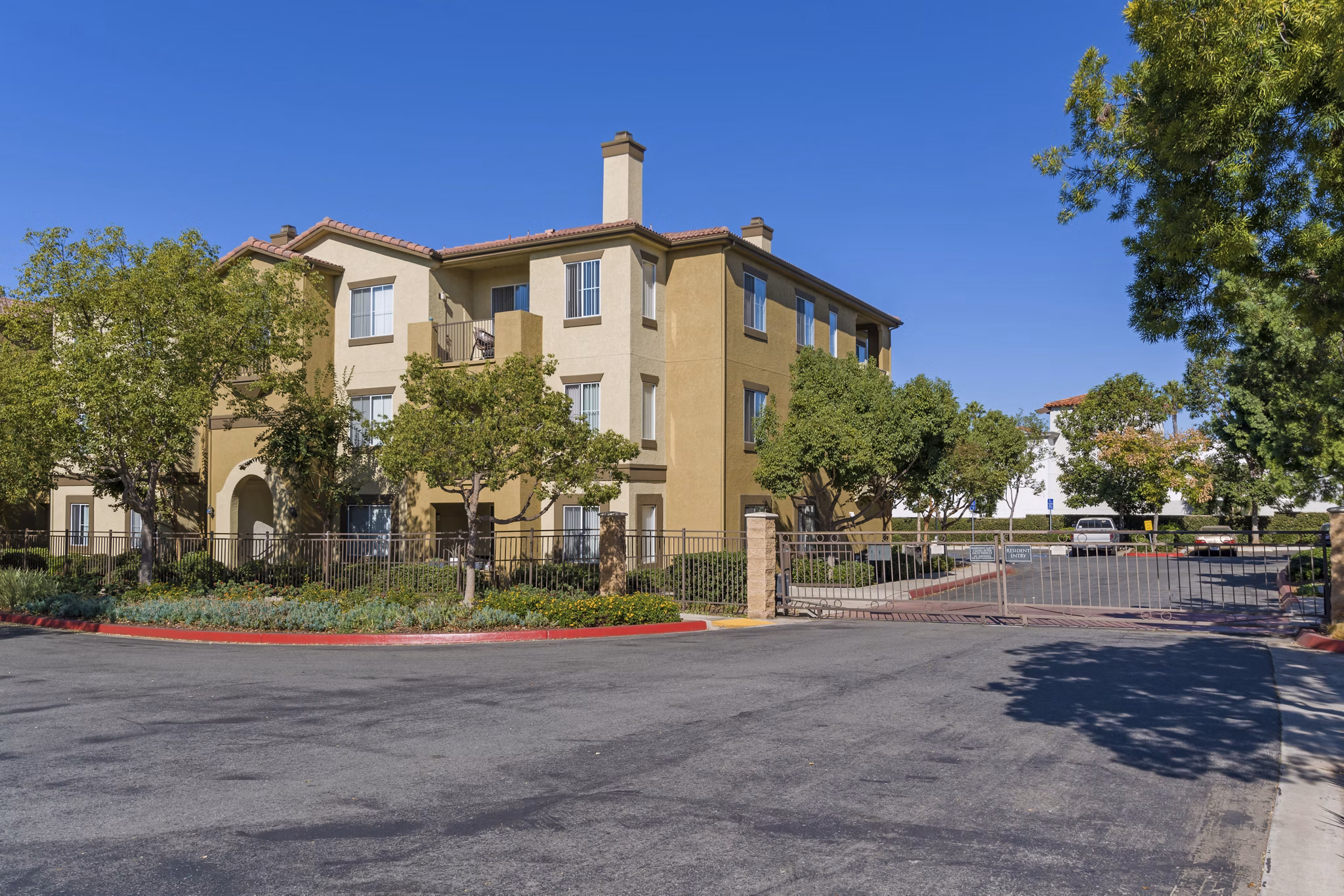Legacy Apartments: Elegant of luxury apartments in vibrant urban setting