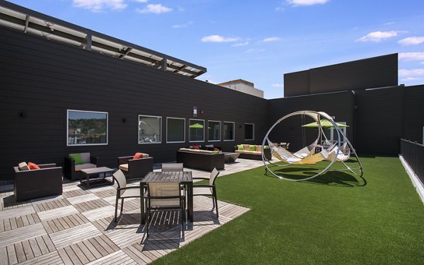 courtyard at Metro Mission Valley Apartments