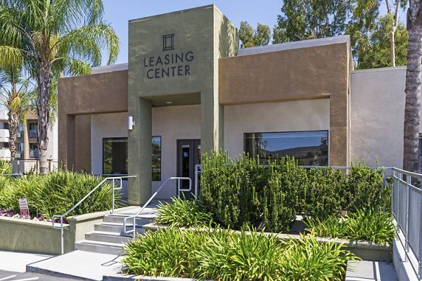 Navajo Bluffs Apartments: Scenic luxury apartments in a peaceful San Diego neighborhood