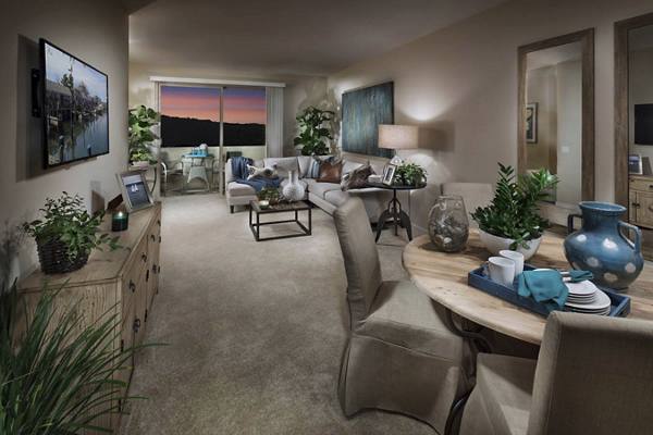 dining area at Ocean Air Apartments