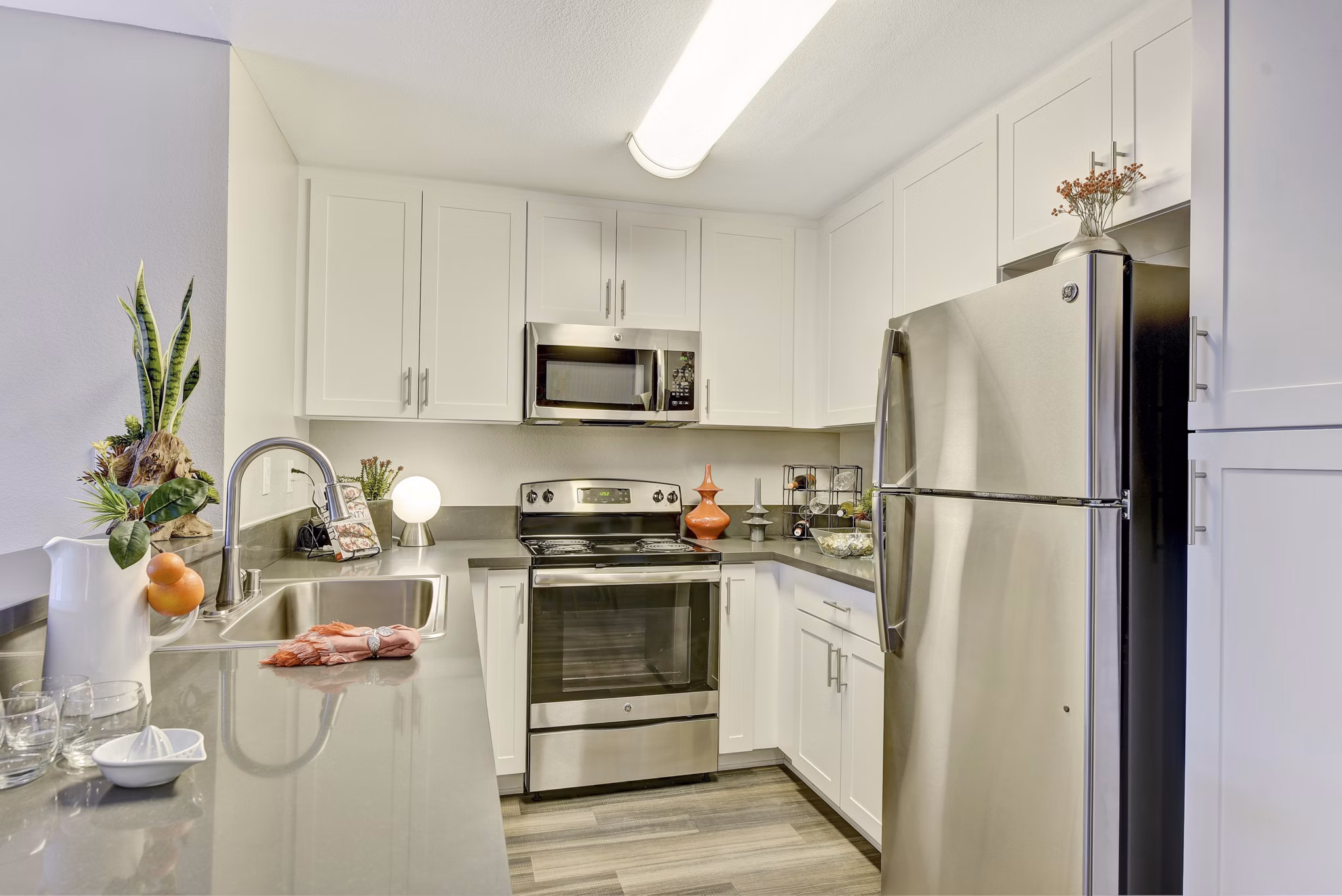 Contemporary kitchen with stainless steel appliances at Park Pointe Apartments
