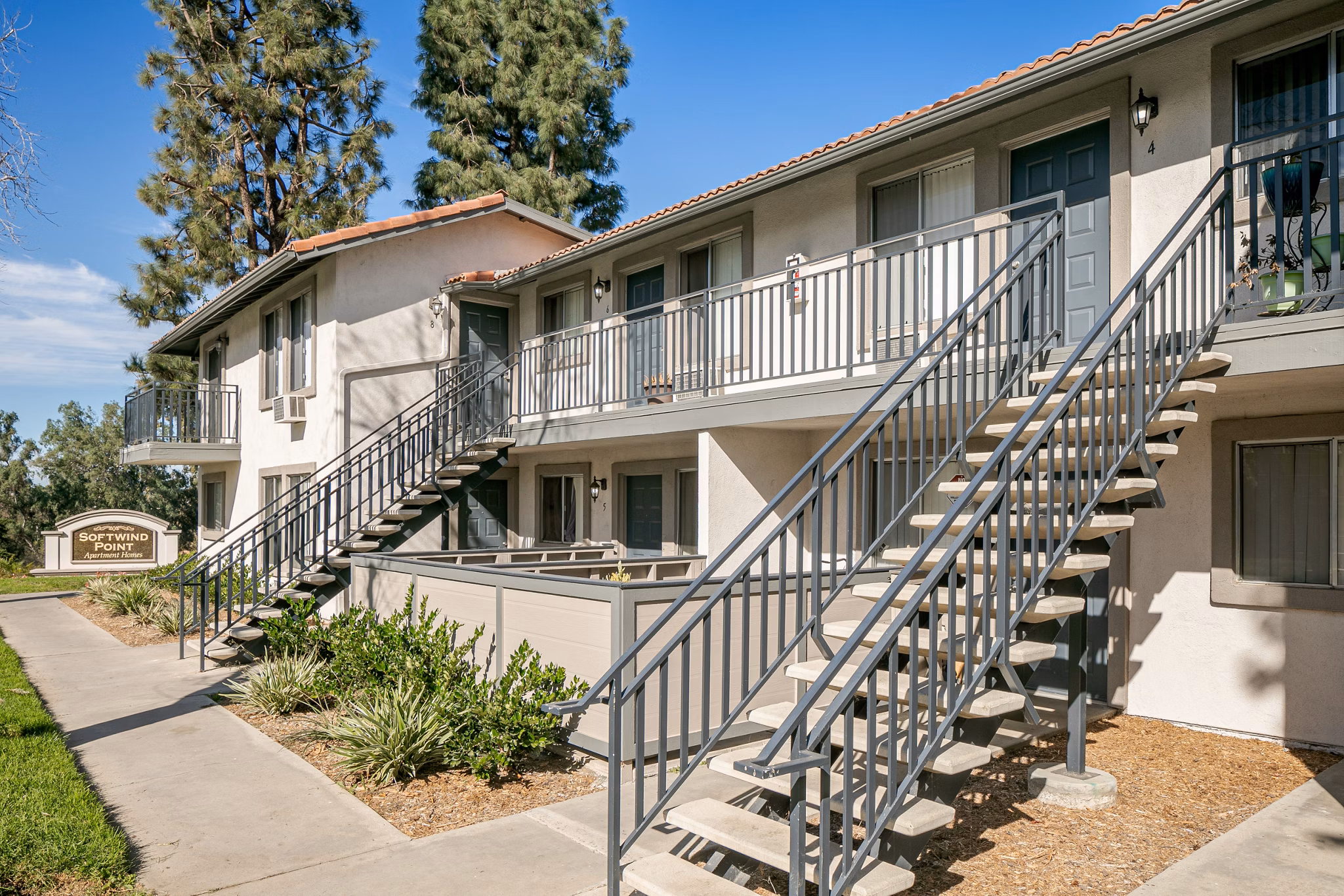 Softwind Point Apartments: Serene garden-style in a peaceful neighborhood