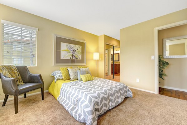 bedroom at Sunbow Villas Apartments