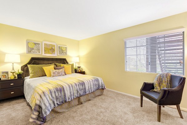 Cozy bedroom with modern furnishings in Sunbow Villas Apartments