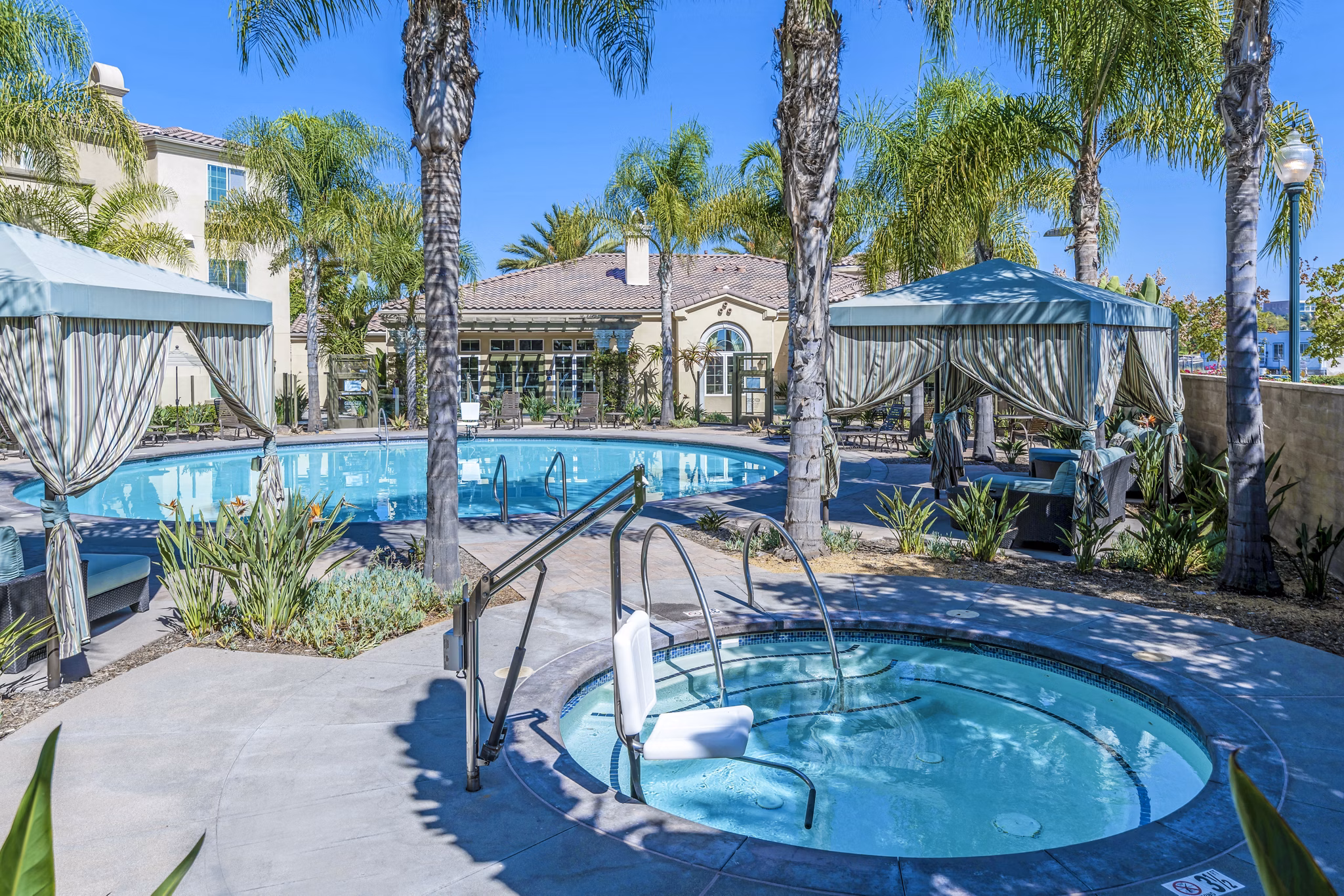 Resort-style pool with lounging areas at Tavera Apartments