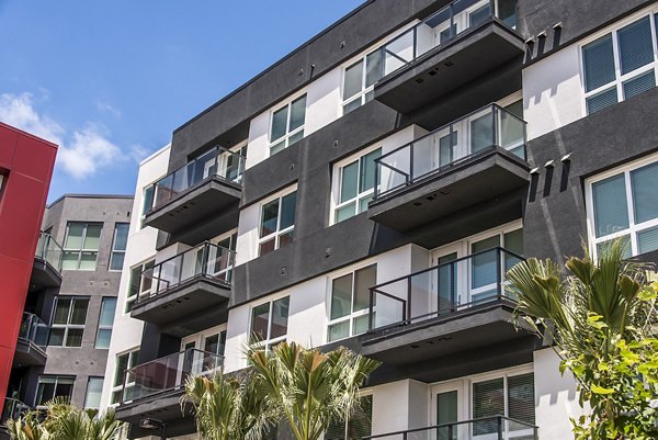 Vora Mission Valley West: Contemporary luxury apartment building in a vibrant community