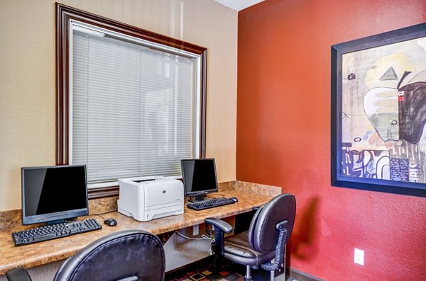 Business center featuring modern workstations at Shadowridge Woodbend Apartments