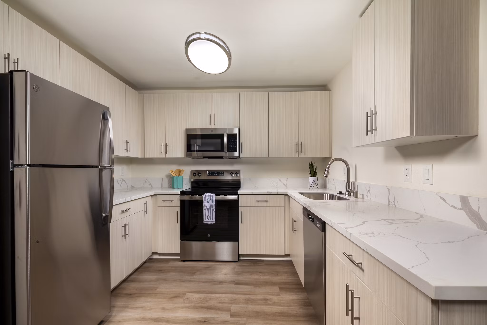 Kitchen at Shadowridge Woodbend Apartments