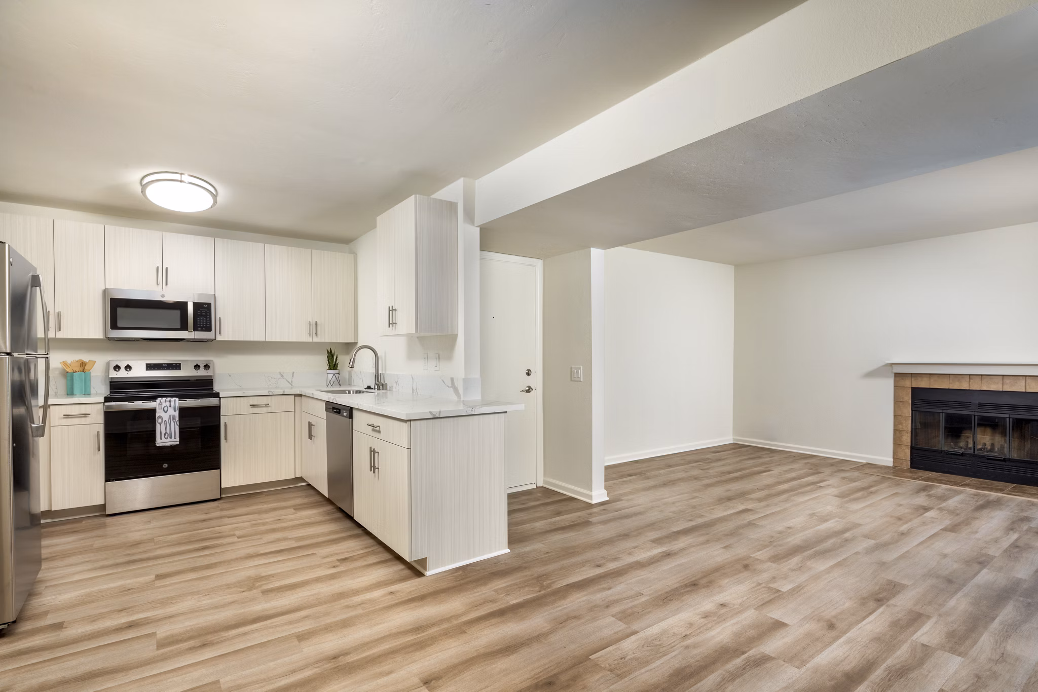 Kitchen at Shadowridge Woodbend Apartments