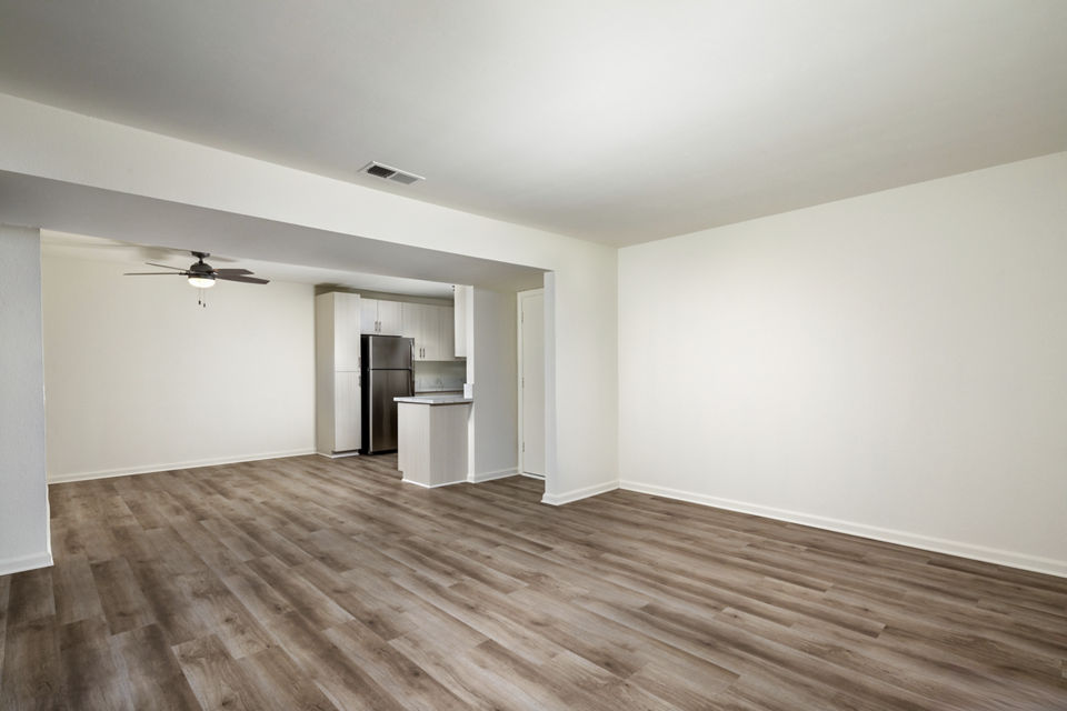 Shadowridge Woodbend Apartments: Cozy living room with modern decor and natural light, perfect for luxury apartment living