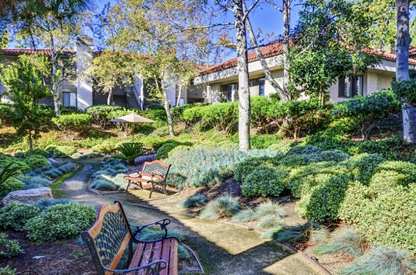 courtyard at Shadowridge Woodbend Apartments