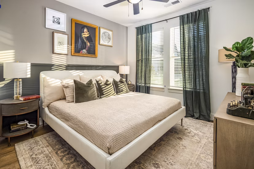 Luxurious bedroom with king-sized bed at NOVEL Harpeth Heights by Crescent Communities Apartments, ideal for comfortable city living