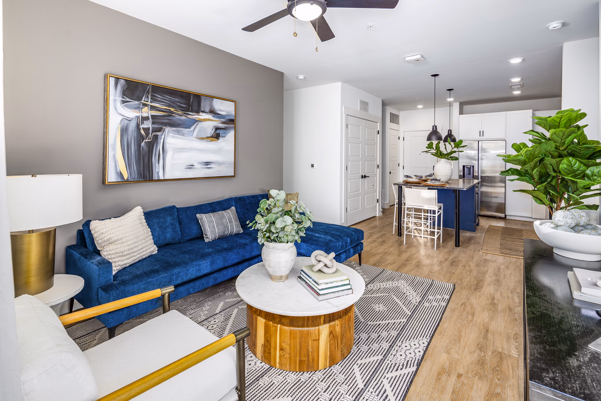 Spacious living room with modern furnishings at NOVEL Harpeth Heights by Crescent Communities Apartments