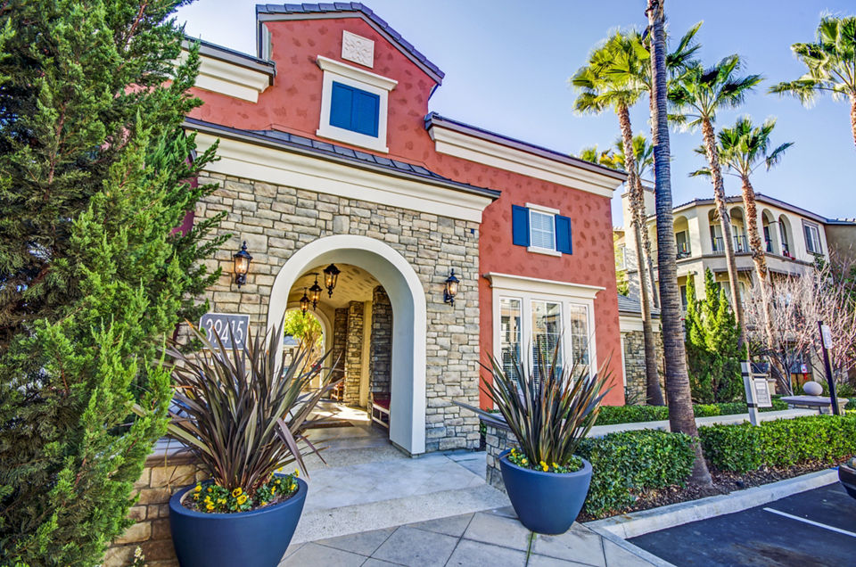 Modern clubhouse with stylish furnishings at Ridgestone Apartments, ideal for gatherings and social events