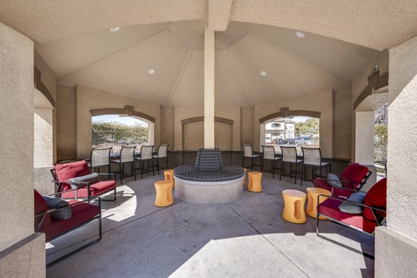 Chic courtyard with lush greenery at Solana Ridge Apartments, a Greystar luxury community