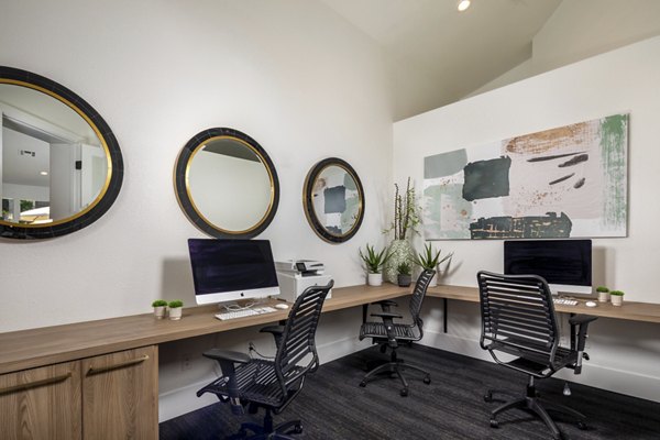 Tuscany Ridge Apartments: Business center with modern furnishings and cutting-edge technology in a luxury living community