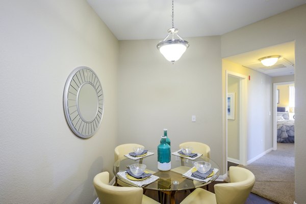 dining room at Tuscany Ridge Apartments
