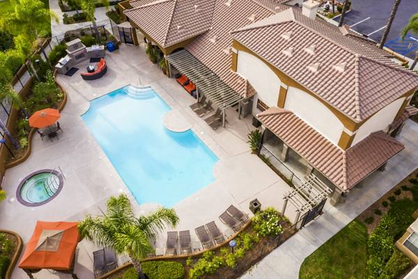 pool at Tuscany Ridge Apartments
