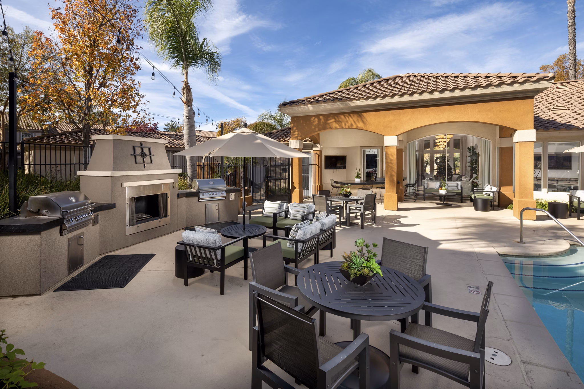 Tuscany Ridge Apartments: Lush courtyard with landscaped gardens and seating areas in a luxury apartment community
