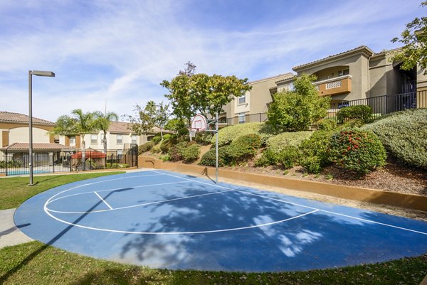 basketball court at Tuscany Ridge Apartments