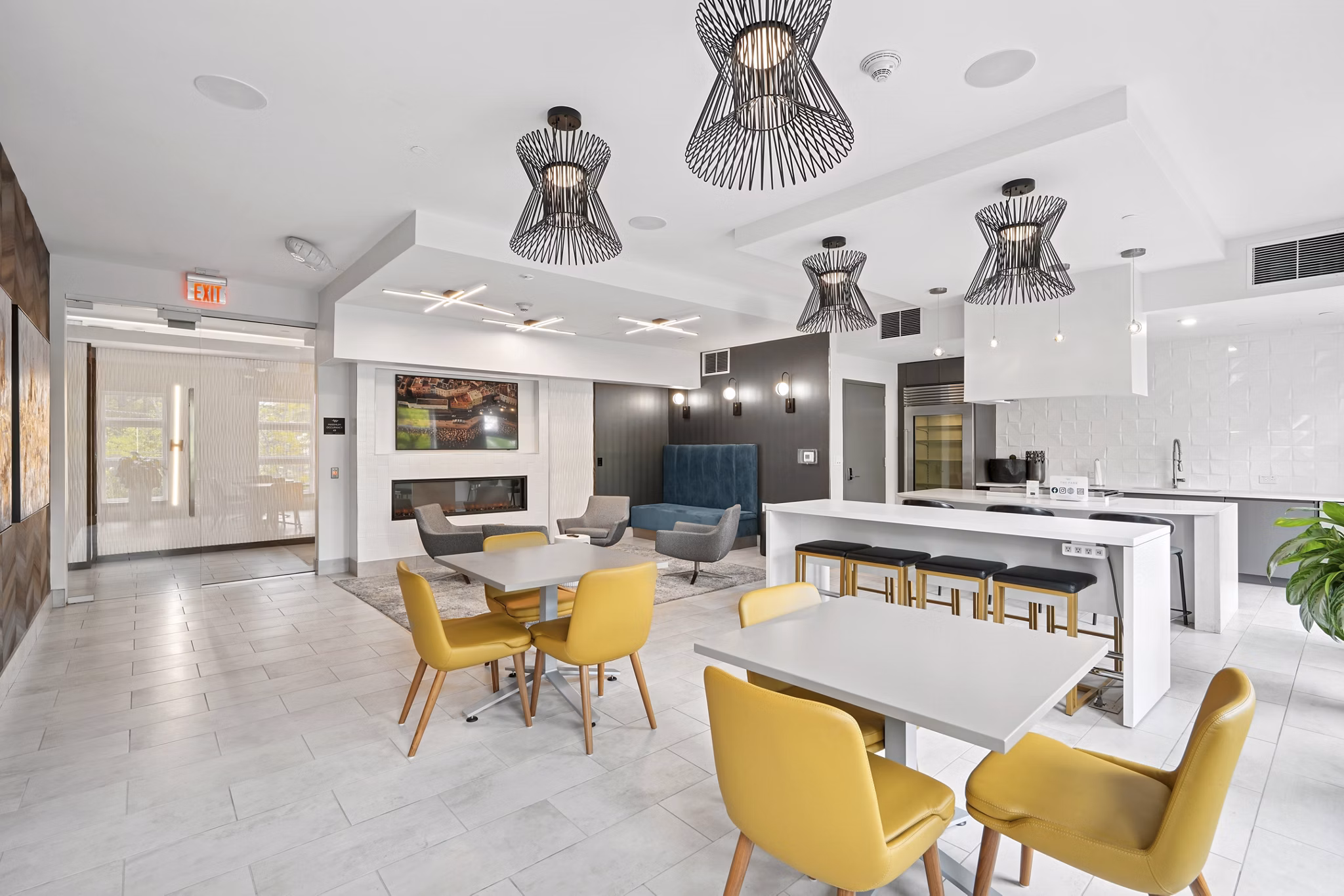 clubhouse at The Park at Woodbridge Station Apartments