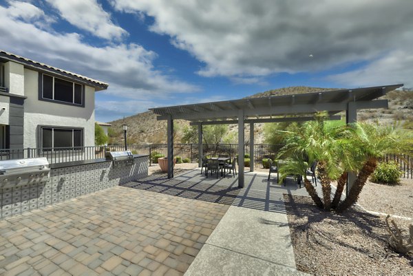 Outdoor grill area with seating at Mountainside Apartments, offering a perfect spot for residents to enjoy cookouts and gatherings