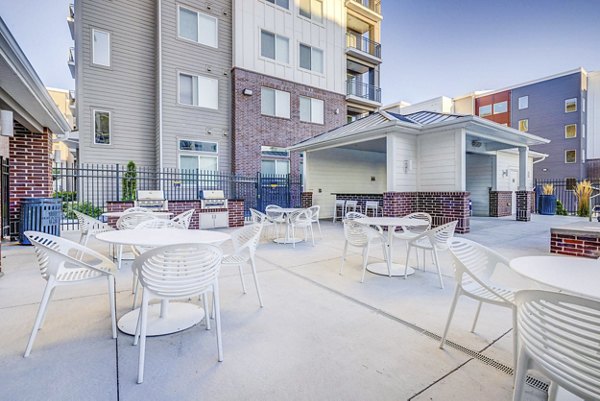 grill area/patio at Bravada 193 Apartments