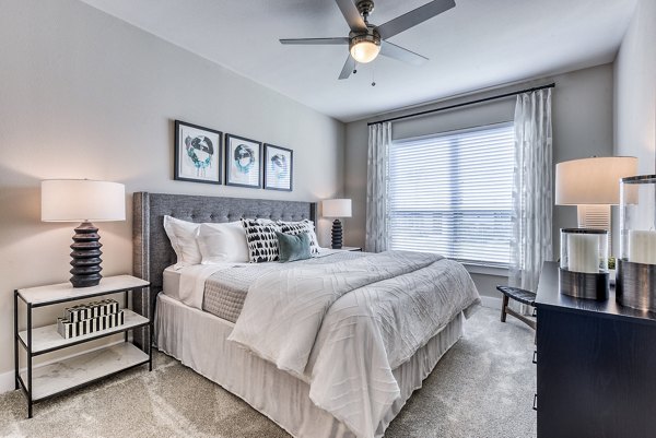 Luxurious master bedroom with modern furnishings at Moderno Apartments