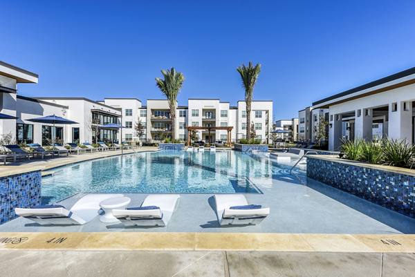 pool at Moderno Apartments
