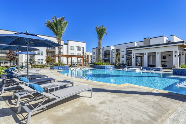 Luxurious pool area at Moderno Apartments featuring sleek design and comfortable lounge chairs for relaxation