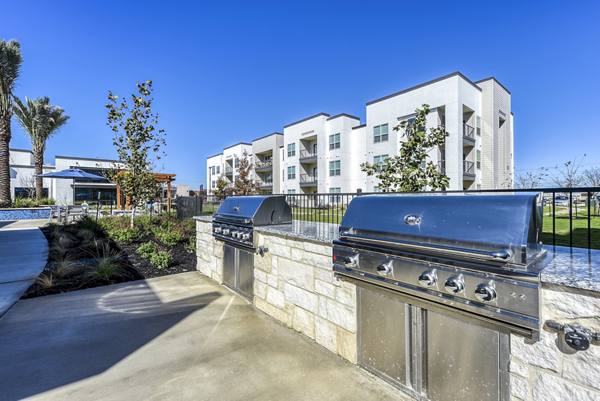 grill area at Moderno Apartments